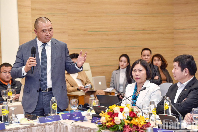 En el evento, dirigentes de las empresas, economistas y representantes de las instancias estatales centraron en discutir medidas destinadas a ayudar el sector del turismo y la aviación a alcanzar las metas establecidas, no solo en 2023 sino también en los años siguientes.