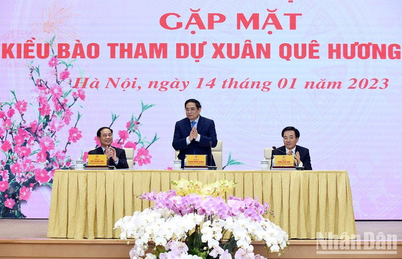 El primer ministro, Pham Minh Chinh, y los delegados en el encuentro. El primer ministro, Pham Minh Chinh, y los delegados en el encuentro.