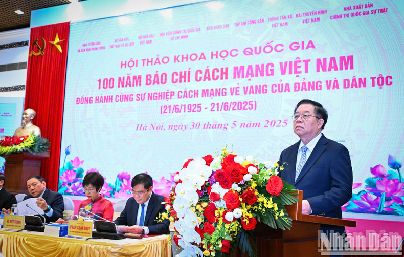 Nguyen Trong Nghia, jefe de la Comisión de Propaganda y Movilización de Masas del Comité Central del PCV, pronuncia el discurso de clausura. Nguyen Trong Nghia, jefe de la Comisión de Propaganda y Movilización de Masas del Comité Central del PCV, pronuncia el discurso de clausura.