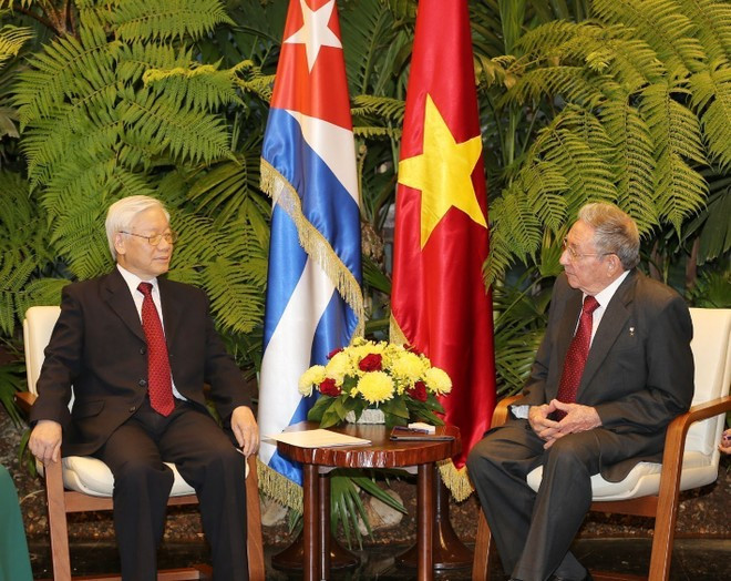 El secretario general del Partido Comunista de Vietnam, Nguyen Phu Trong, sostiene conversaciones con el primer secretario del Comité Central del Partido Comunista y presidente del Consejo de Estado y de Ministros de Cuba, Raúl Castro Ruz (actualmente desempeña otras funciones) (La Habana, el 29 de marzo de 2018). (Foto: Tri Dung-VNA) El secretario general del Partido Comunista de Vietnam, Nguyen Phu Trong, sostiene conversaciones con el primer secretario del Comité Central del Partido Comunista y presidente del Consejo de Estado y de Ministros de Cuba, Raúl Castro Ruz (actualmente desempeña otras funciones) (La Habana, el 29 de marzo de 2018). (Foto: Tri Dung-VNA)