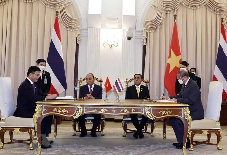 También presencian la suscripción del Acuerdo sobre Asistencia Judicial Mutua en Asuntos Civiles entre Tailandia y Vietnam. (Fotografía: VNA)