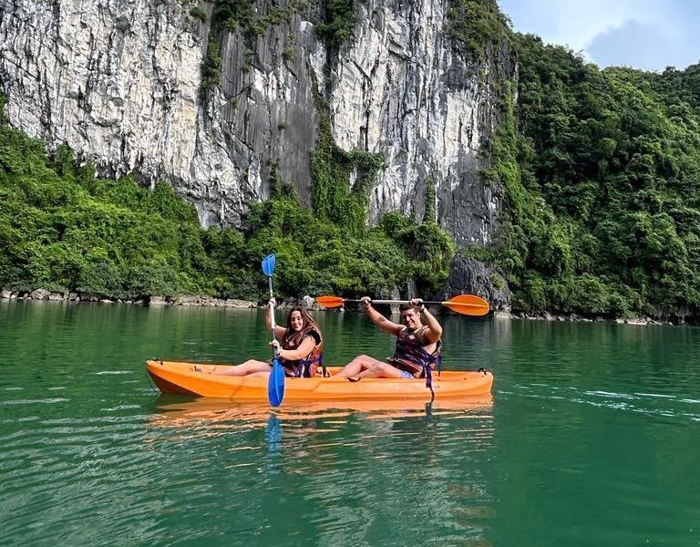 La opción de practicar un este deporte mientras admiran los corales, los peces y la rica vegetación en las islas, brinda a los turistas un tiempo muy relajante. La opción de practicar un este deporte mientras admiran los corales, los peces y la rica vegetación en las islas, brinda a los turistas un tiempo muy relajante.