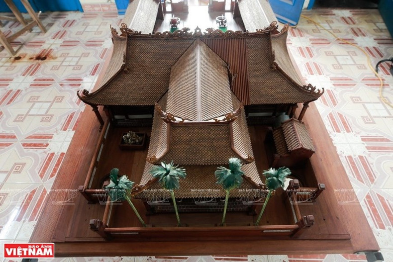 El artesano Lac Hung completó el proyecto con gran éxito luego de cinco años de investigación que reflejan su amor a la tierra natal. (Fuente: VNA) El artesano Lac Hung completó el proyecto con gran éxito luego de cinco años de investigación que reflejan su amor a la tierra natal. (Fuente: VNA)