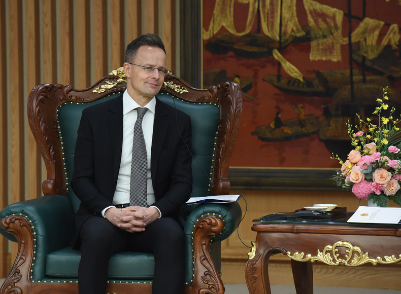 El ministro de Asuntos Exteriores y Comercio Exterior de Hungría, Szijjarto Peter, habla en la cita. El ministro de Asuntos Exteriores y Comercio Exterior de Hungría, Szijjarto Peter, habla en la cita.