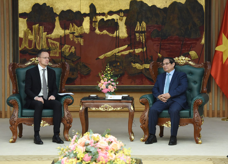 El primer ministro Pham Minh Chinh recibe al ministro de Asuntos Exteriores y Comercio Exterior de Hungría, Szijjarto Peter. El primer ministro Pham Minh Chinh recibe al ministro de Asuntos Exteriores y Comercio Exterior de Hungría, Szijjarto Peter.