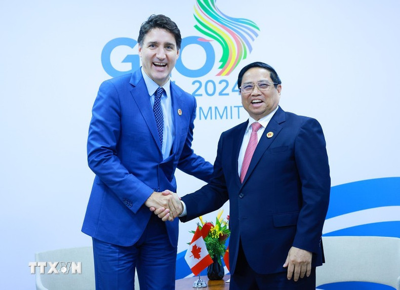 El primer ministro Pham Minh Chinh se reúne con su similar canadiense, Justin Trudeau. (Foto: VNA)