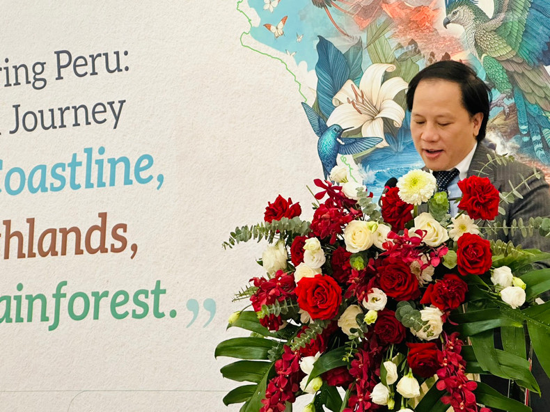 Tran Nhat Hoang, subdirector del Departamento de Cooperación Internacional, dependiente del Ministerio de Cultura, Deportes y Turismo, habla en el evento. Tran Nhat Hoang, subdirector del Departamento de Cooperación Internacional, dependiente del Ministerio de Cultura, Deportes y Turismo, habla en el evento.