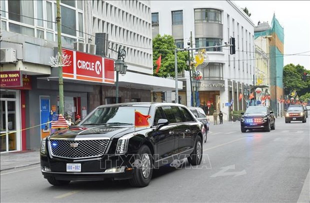 El convoy del presidente estadounidense, Joseph Biden, en la calle de Trang Tien, Hanói. (Foto: VNA)