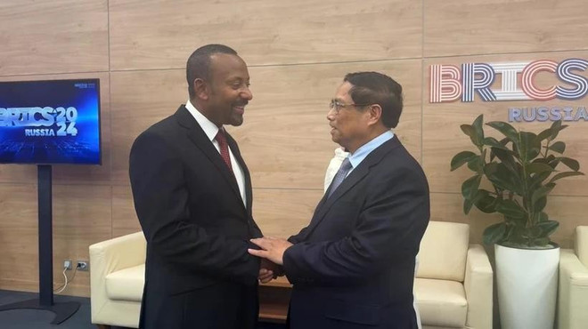 El primer ministro vietnamita, Pham Minh Chinh, se reúne con su homólogo etíope Abiy Ahmed en el marco de las actividades en la Reunión de Líderes BRICS en Kazán, Federación de Rusia. (Foto: VNA)