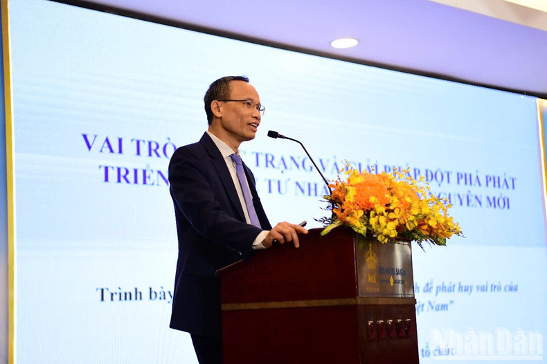 El doctor Can Van Luc, experto económico y miembro del Consejo Nacional de Asesoramiento sobre Política Financiera y Monetaria, habla en la cita. El doctor Can Van Luc, experto económico y miembro del Consejo Nacional de Asesoramiento sobre Política Financiera y Monetaria, habla en la cita.