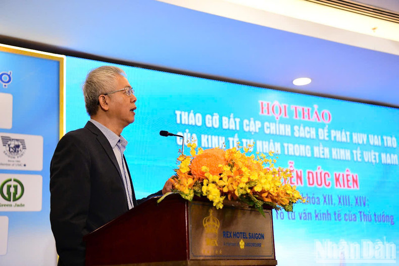 El doctor Nguyen Duc Kien habla en el taller. El doctor Nguyen Duc Kien habla en el taller.