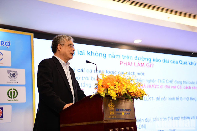 El profesor asociado y doctor Tran Dinh Thien en su intervención. El profesor asociado y doctor Tran Dinh Thien en su intervención.