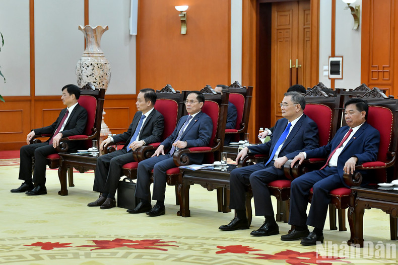 Delegados vietnamitas a la reunión. Delegados vietnamitas a la reunión.
