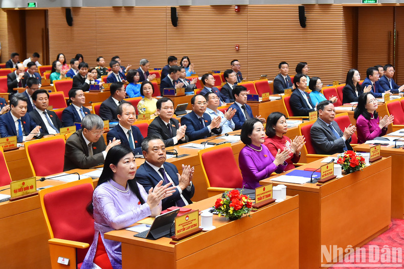La vicepresidenta de la ANV, Nguyen Thi Thanh, y los líderes y delegados de Hanói.