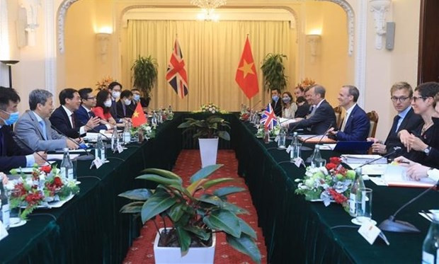 El ministro de Relaciones Exteriores, Bui Thanh Son, sostiene conversaciones con el ministro de Asuntos Exteriores y Desarrollo del Reino Unido, Dominic Raab, durante una visita oficial a Vietnam en 2021. (Foto: VNA) El ministro de Relaciones Exteriores, Bui Thanh Son, sostiene conversaciones con el ministro de Asuntos Exteriores y Desarrollo del Reino Unido, Dominic Raab, durante una visita oficial a Vietnam en 2021. (Foto: VNA)