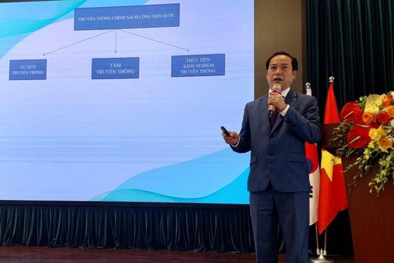 Nguyen Cong Dung, redactor en jefe adjunto permanente del Periódico electrónico del Partido Comunista, habla sobre la comunicación de políticas en Corea del Sur. Nguyen Cong Dung, redactor en jefe adjunto permanente del Periódico electrónico del Partido Comunista, habla sobre la comunicación de políticas en Corea del Sur.