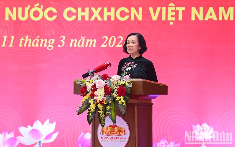 Truong Thi Mai interviene en el acto.