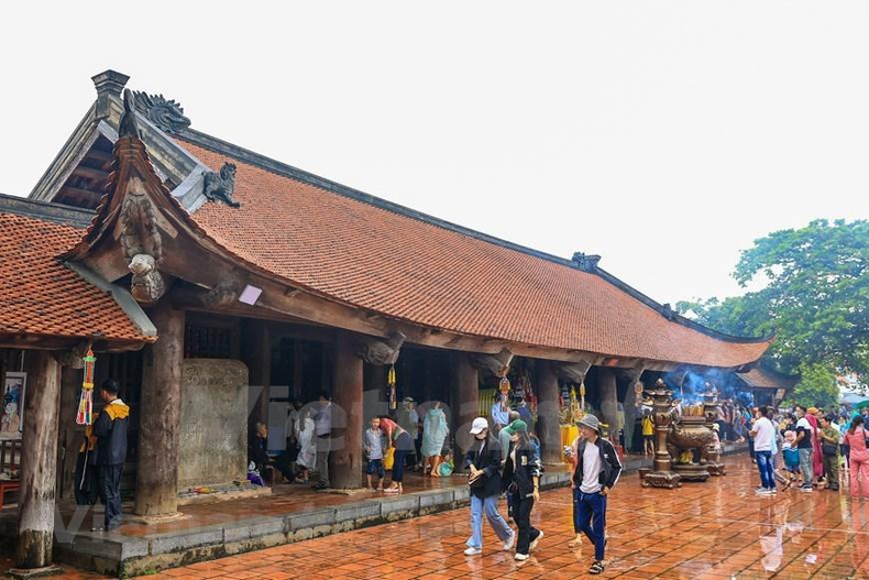Actualmente, la pagoda Keo, una atracción típica de la provincia de Thai Binh, comprende un conjunto de 128 habitaciones divididas en 17 áreas en una superficie de dos mil 22 metros cuadrados, a lo que se añaden puertas triples, espacios de veneración a los budas y santos, el campanario y el patio. Como reconocimiento a los valores culturales, históricos y científicos especiales de la pagoda Keo, el Primer Ministro de Vietnam en 2012, Nguyen Tan Dung, firmó la Decisión No. 1419/ QD-TTg del 27 de septiembre de ese año, según la cual se clasificó la obra como una reliquia nacional especial de Vietnam. (Fotografía: VNA) Actualmente, la pagoda Keo, una atracción típica de la provincia de Thai Binh, comprende un conjunto de 128 habitaciones divididas en 17 áreas en una superficie de dos mil 22 metros cuadrados, a lo que se añaden puertas triples, espacios de veneración a los budas y santos, el campanario y el patio. Como reconocimiento a los valores culturales, históricos y científicos especiales de la pagoda Keo, el Primer Ministro de Vietnam en 2012, Nguyen Tan Dung, firmó la Decisión No. 1419/ QD-TTg del 27 de septiembre de ese año, según la cual se clasificó la obra como una reliquia nacional especial de Vietnam. (Fotografía: VNA)