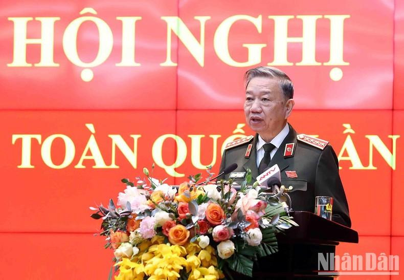El general To Lam, ministro de Seguridad Pública, interviene en la conferencia. El general To Lam, ministro de Seguridad Pública, interviene en la conferencia.