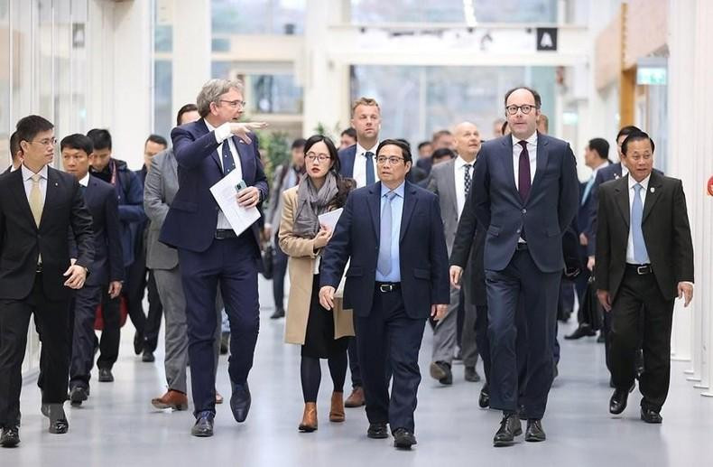 El premier vietnamita visita la zona de alta tecnología de Brainport. (Fotografía: VNA) El premier vietnamita visita la zona de alta tecnología de Brainport. (Fotografía: VNA)