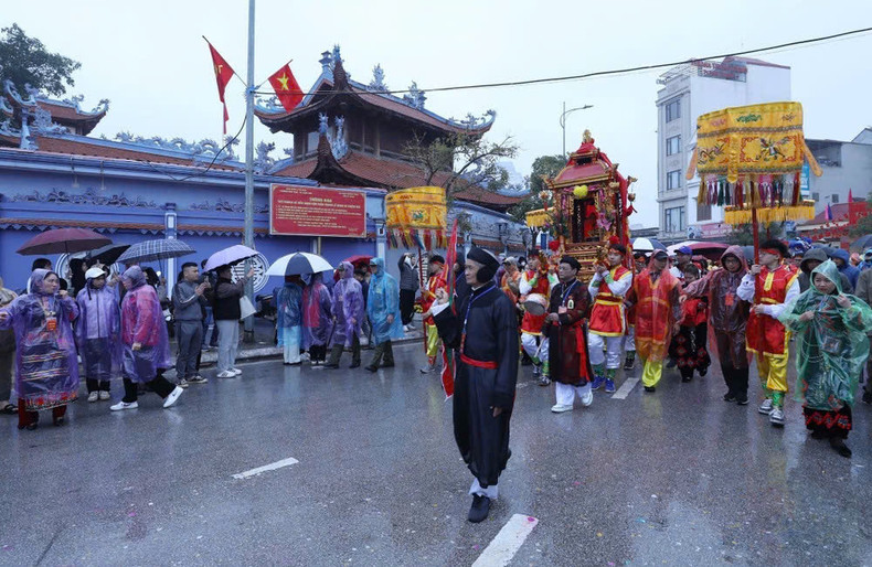 La procesión del palanquín del gobernador Tuan Tranh es para expresar gratitud al general Than Cong Tai. (Foto: VNA) La procesión del palanquín del gobernador Tuan Tranh es para expresar gratitud al general Than Cong Tai. (Foto: VNA)