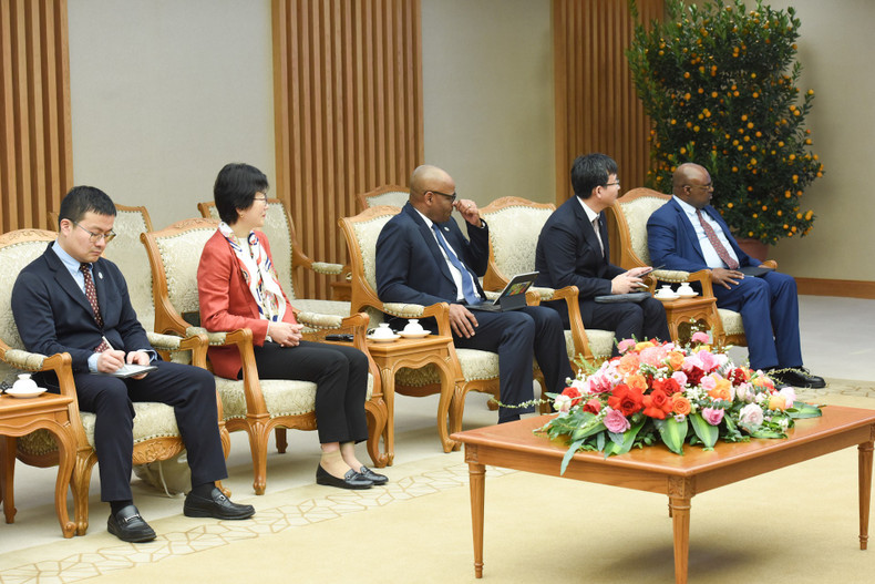 Miembros que acompañan al director general de la FAO. Miembros que acompañan al director general de la FAO.