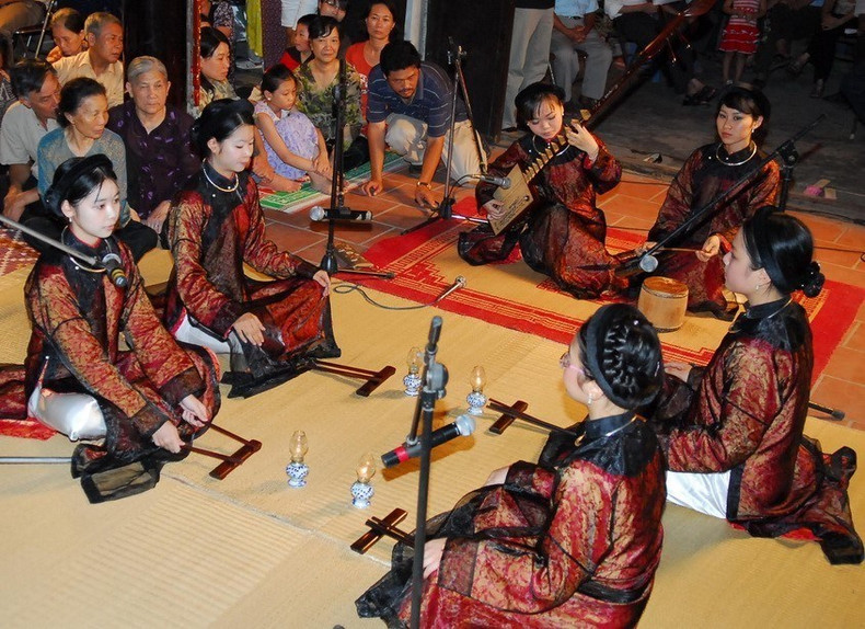 Hanoi es considerada la cuna del canto Ca tru y también la localidad líder en términos de organización, investigación y número de artistas talentosos (Fuente:VNA) Hanoi es considerada la cuna del canto Ca tru y también la localidad líder en términos de organización, investigación y número de artistas talentosos (Fuente:VNA)