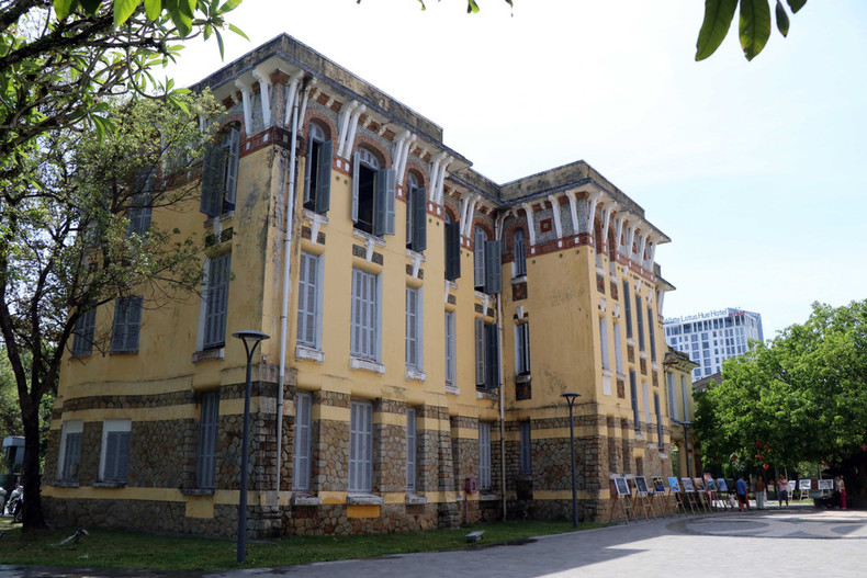 La escuela secundaria Hai Ba Trung es una de las obras arquitectónicas francesas típicas de la ciudad de Hue. (Foto: VNA)
