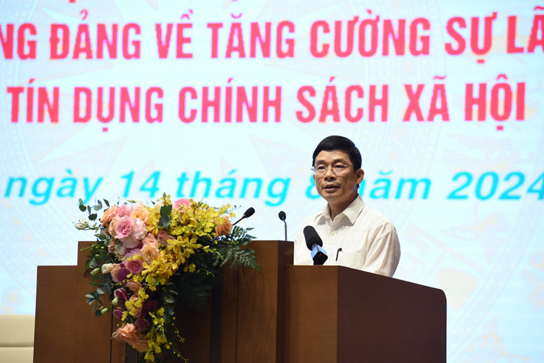 Nguyen Duy Hung, subjefe de la Comisión de Asuntos Económicos del Comité Central del PCV, habla en el evento. Nguyen Duy Hung, subjefe de la Comisión de Asuntos Económicos del Comité Central del PCV, habla en el evento.