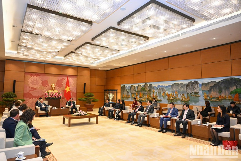 Panorama de la recepción. Panorama de la recepción.