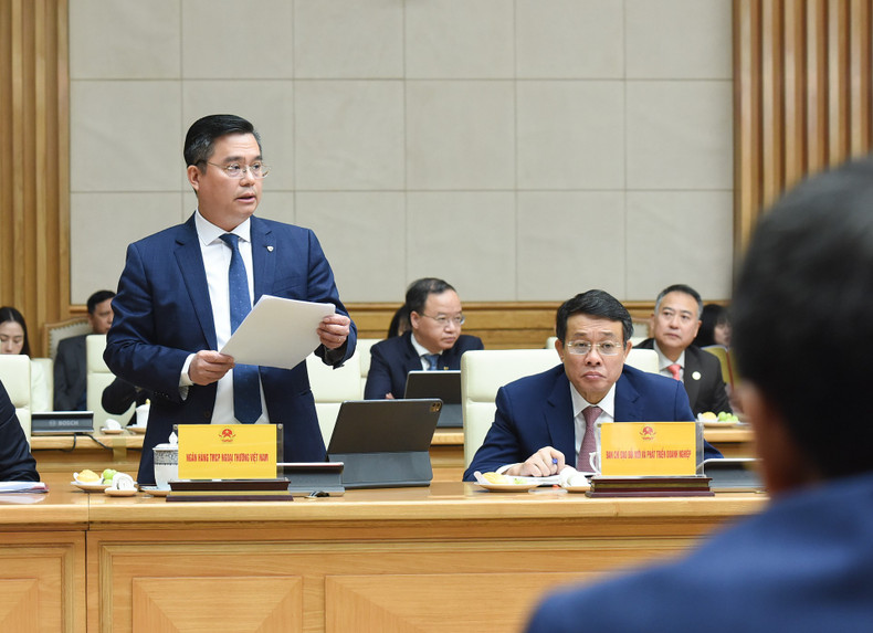 Representante de la junta directiva del Banco de Comercio Exterior de Vietnam (Vietcombank) habla en el evento. Representante de la junta directiva del Banco de Comercio Exterior de Vietnam (Vietcombank) habla en el evento.