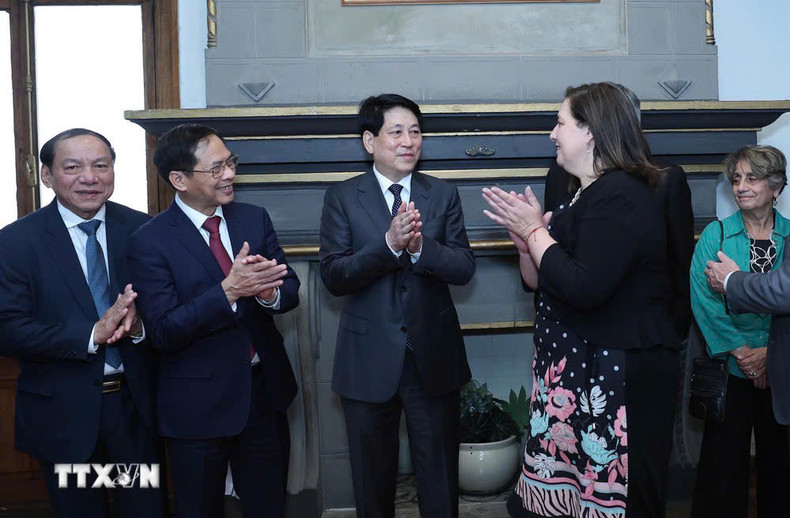 El presidente vietnamita en la sede del Partido Socialista de Chile. (Foto: VNA) El presidente vietnamita en la sede del Partido Socialista de Chile. (Foto: VNA)