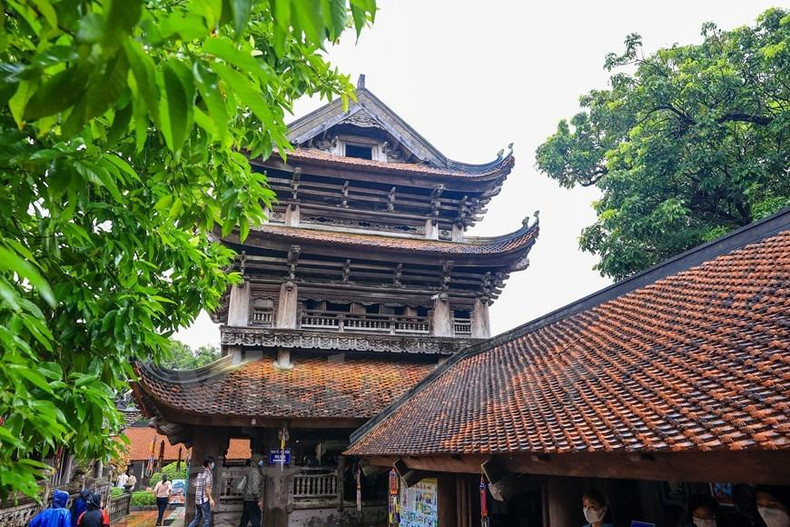 Siguiendo una vieja tradición, el Festival de la pagoda Keo se lleva a cabo dos veces al año: una en la primavera que coincide con el 4 de enero (del calendario lunar) y otra en el Otoño en la época del 10 al 15 de septiembre lunar, a fin de homenajear a Duong Khong Lo, el fundador de este lugar y los contribuidores de la pagoda. En 2017, el Festival de la pagoda Keo fue reconocido como Patrimonio Cultural Inmaterial Nacional. Dicho festival cuenta con varios rituales característicos, juegos y espectáculos folclóricos tradicionales, imbuidos de cultura y carácter comunitario. Entre ellos, el concurso de cocina de arroz resulta el juego más antiguo y atractivo. (Fotografía: VNA) Siguiendo una vieja tradición, el Festival de la pagoda Keo se lleva a cabo dos veces al año: una en la primavera que coincide con el 4 de enero (del calendario lunar) y otra en el Otoño en la época del 10 al 15 de septiembre lunar, a fin de homenajear a Duong Khong Lo, el fundador de este lugar y los contribuidores de la pagoda. En 2017, el Festival de la pagoda Keo fue reconocido como Patrimonio Cultural Inmaterial Nacional. Dicho festival cuenta con varios rituales característicos, juegos y espectáculos folclóricos tradicionales, imbuidos de cultura y carácter comunitario. Entre ellos, el concurso de cocina de arroz resulta el juego más antiguo y atractivo. (Fotografía: VNA)
