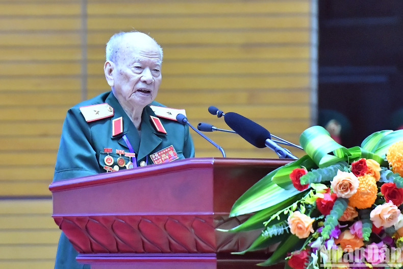 El mayor general Huynh Dac Huong, representante de ex combatientes voluntarios y expertos militares vietnamitas en Laos.