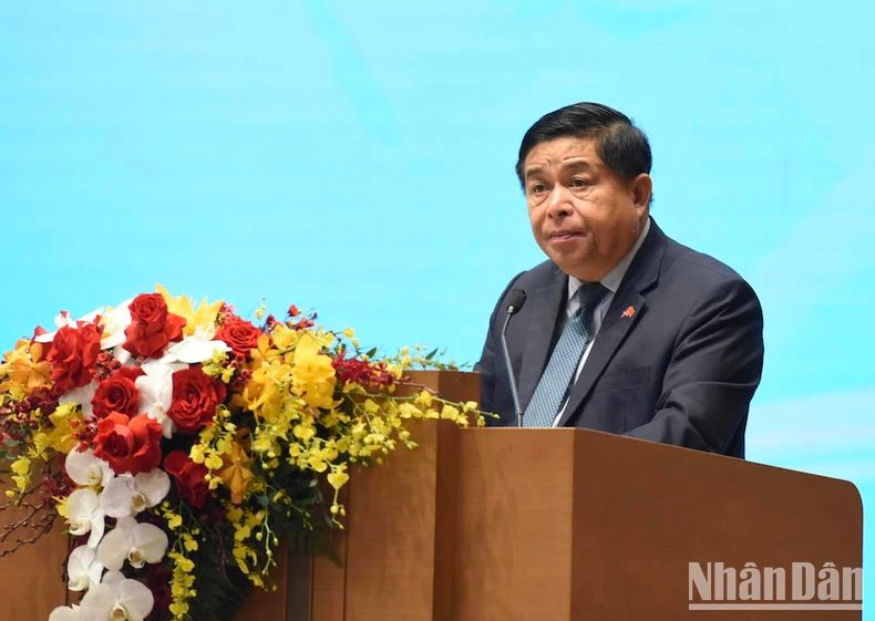 El ministro de Planificación e Inversiones, Nguyen Chi Dung, interviene en la conferencia. El ministro de Planificación e Inversiones, Nguyen Chi Dung, interviene en la conferencia.