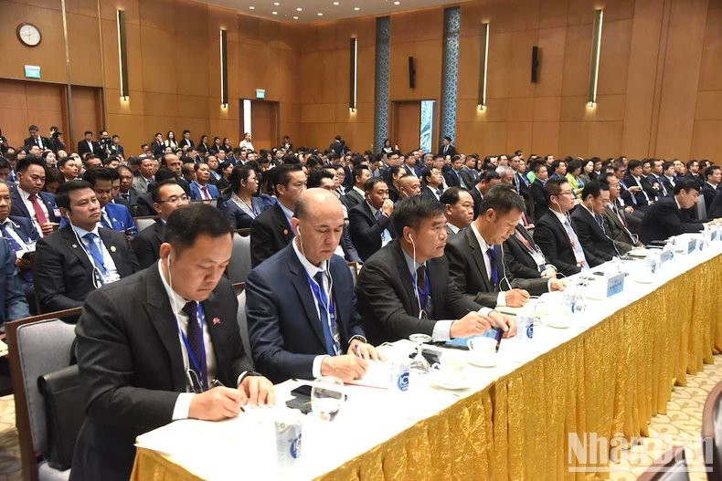 Delegados de Laos en la conferencia. Delegados de Laos en la conferencia.