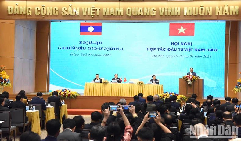 Escena de la conferencia. Escena de la conferencia.