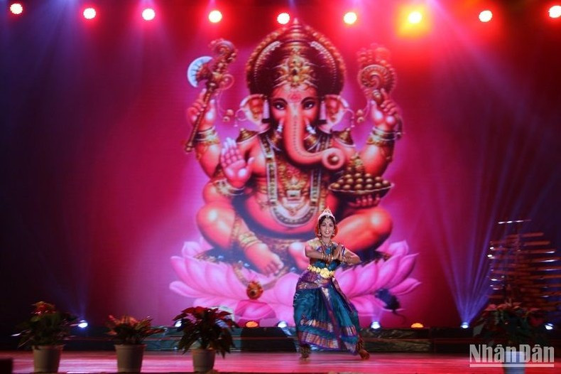 Actuación de la cultura india. Actuación de la cultura india.