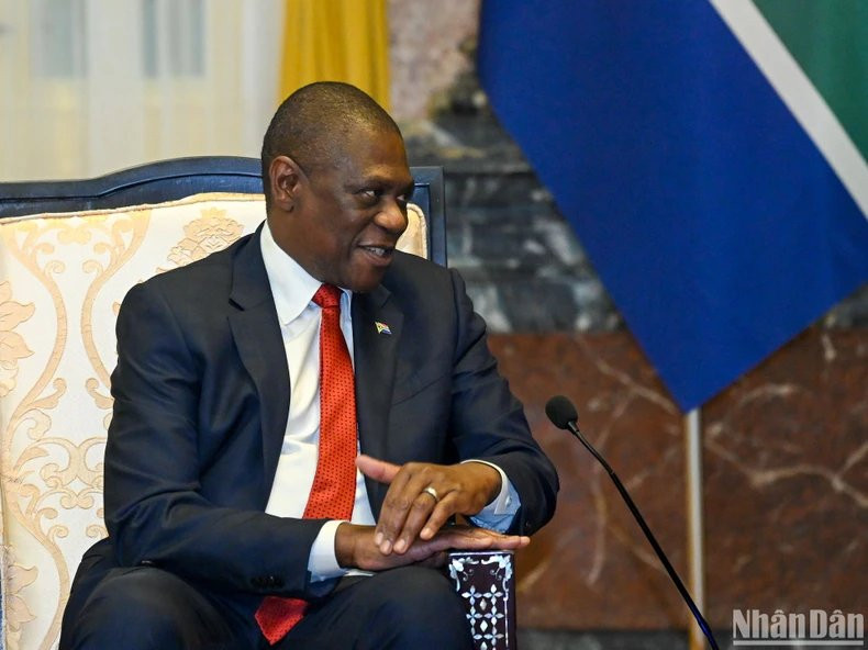 El vicepresidente de, Paul Mashatile, habla en el encuentro. El vicepresidente de, Paul Mashatile, habla en el encuentro.