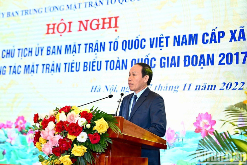 Representante del Comité Central del FPV presenta el informe en la conferencia. Representante del Comité Central del FPV presenta el informe en la conferencia.