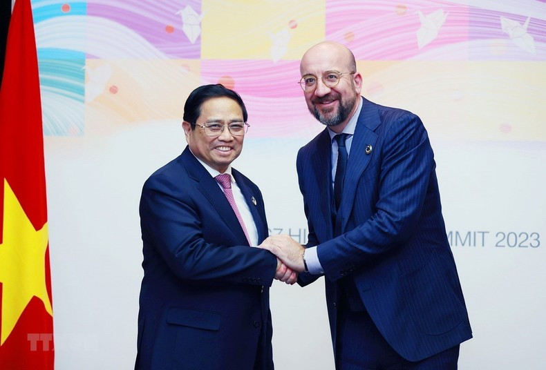 El primer ministro Pham Minh Chinh se reúne con el presidente del Consejo Europeo, Charles Michel. (Foto: VNA) El primer ministro Pham Minh Chinh se reúne con el presidente del Consejo Europeo, Charles Michel. (Foto: VNA)