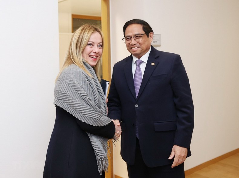 El primer ministro Pham Minh Chinh se reúne con su homóloga italiana, Giorgia Meloni. (Foto: VNA) El primer ministro Pham Minh Chinh se reúne con su homóloga italiana, Giorgia Meloni. (Foto: VNA)