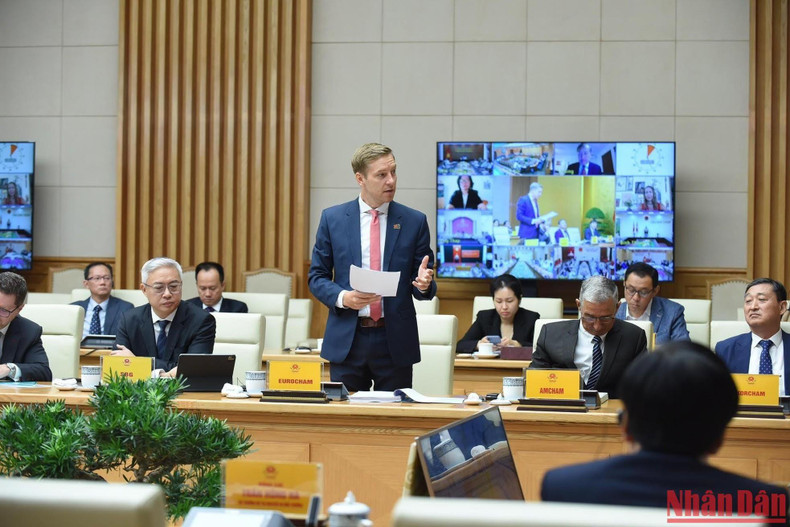 Representante de la Cámara Europea de Comercio en Vietnam (EuroCham), habla en la conferencia.