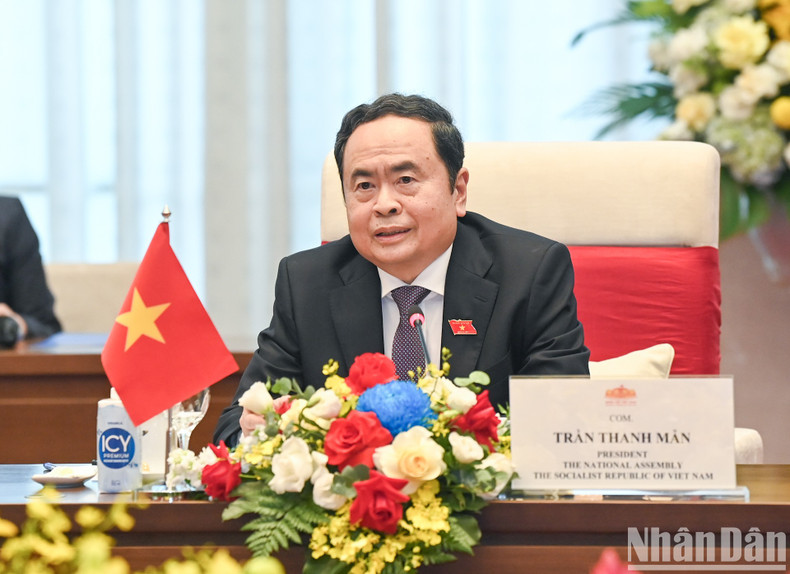 El líder legislativo vietnamita habla en la reunión. El líder legislativo vietnamita habla en la reunión.