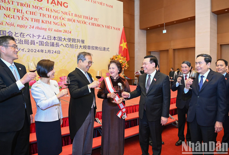 El presidente de la ANV, Vuong Dinh Hue y los delegados en el evento. El presidente de la ANV, Vuong Dinh Hue y los delegados en el evento.