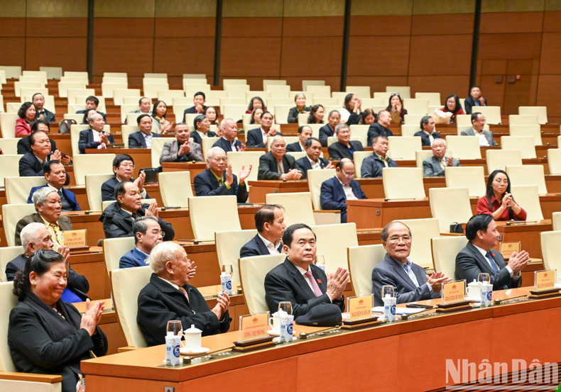 El presidente de la ANV, Tran Thanh Man, los extitulares de ese órgano, Nguyen Van An y Nguyen Sinh Hung, y los delegados. El presidente de la ANV, Tran Thanh Man, los extitulares de ese órgano, Nguyen Van An y Nguyen Sinh Hung, y los delegados.