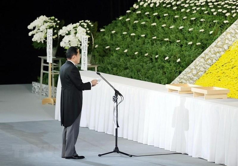 Fumio Kishida aprecia el legado dejado por el extinto premier Shinzo Abe. (Fotografía: Kyodo/VNA)