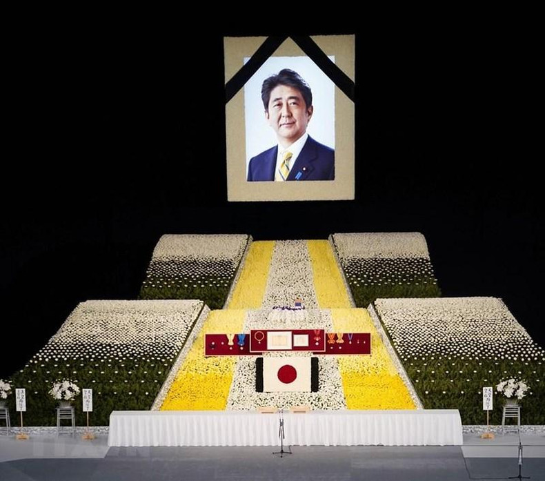 Escena de la ceremonia fúnebre que se celebra en el estadio Nippon Budokan, en el centro de la capital japonesa. (Fotografía: VNA)