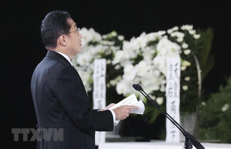 El primer ministro japonés, Fumio Kishida, expresa su profundo pesar por el fallecimiento de Shinzo Abe. (Fotografía: Kyodo/VNA)