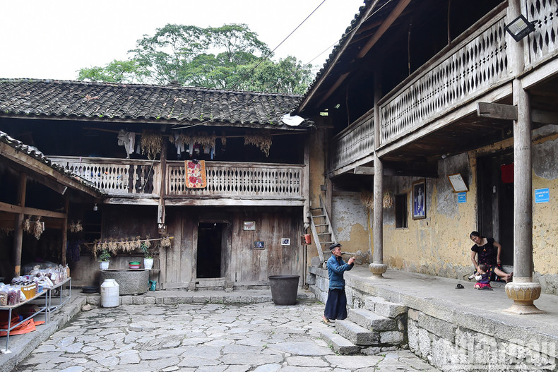 La casa de Pao, uno de los sitios más visitados en Ha Giang. Esta centenaria vivienda de la etnia H’Mong se encuentra en la aldea cultural de Lung Cam, en el valle de la comuna de Sung La, en el distrito de Dong Van.